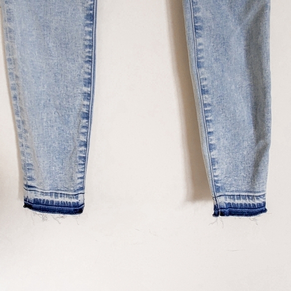 Frame Le High Skinny Crop in Pali Wash - Picture 9 of 14